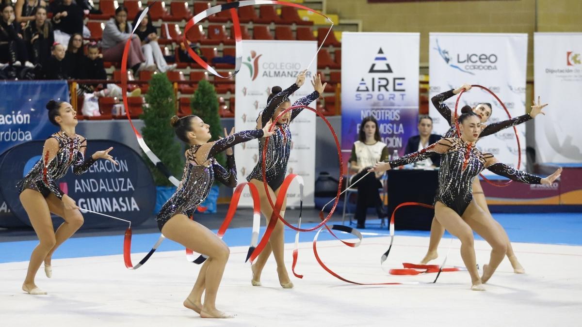 Un grupo de gimnastas realizan un ejercicio en la edición del pasado año del Torneo Ciudad de Córdoba Lourdes Mohedano.