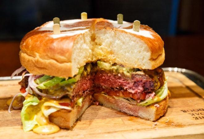 Burger gigante Grand Hyatt Tokio