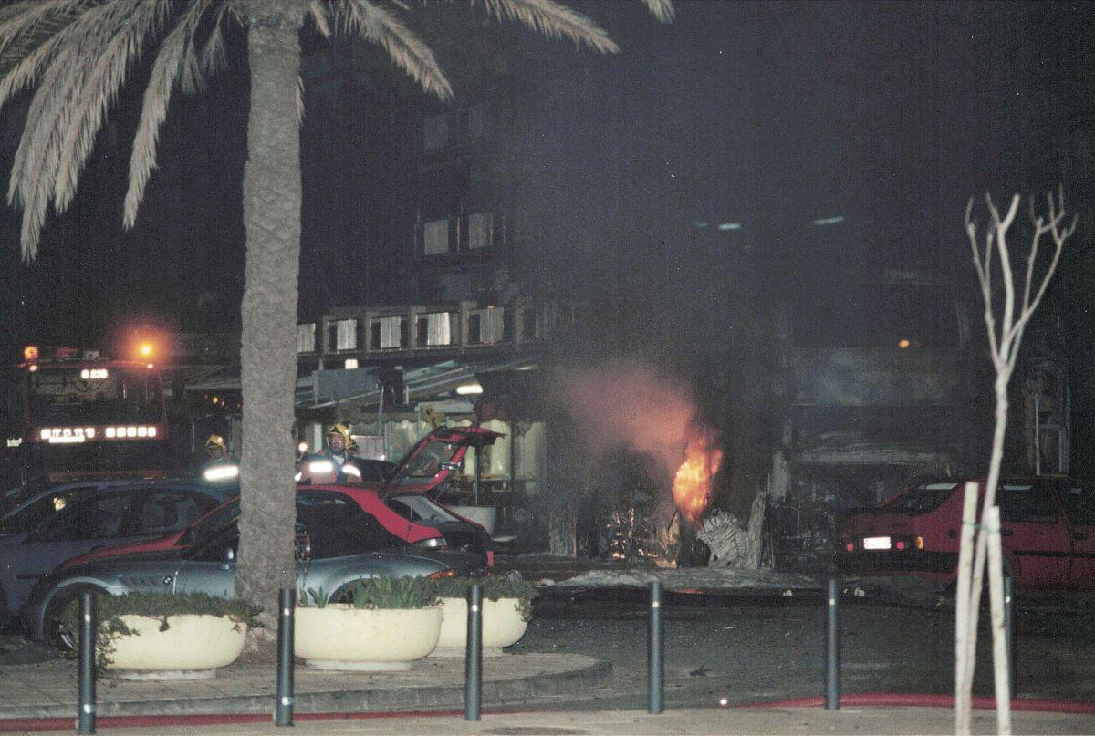 Les imatges de l'atemptat d'ETA a Roses del 17 de març de 2001