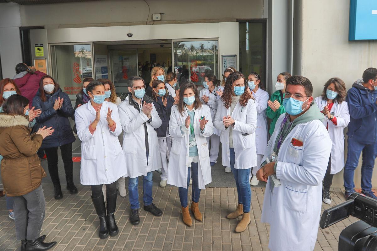 Protesta del comité de empres en el Hospital Universitario de Torrevieja