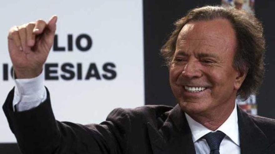 Julio Iglesias.