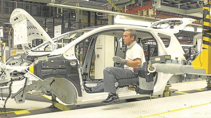 La producción de coches en España encabeza los descensos en la UE