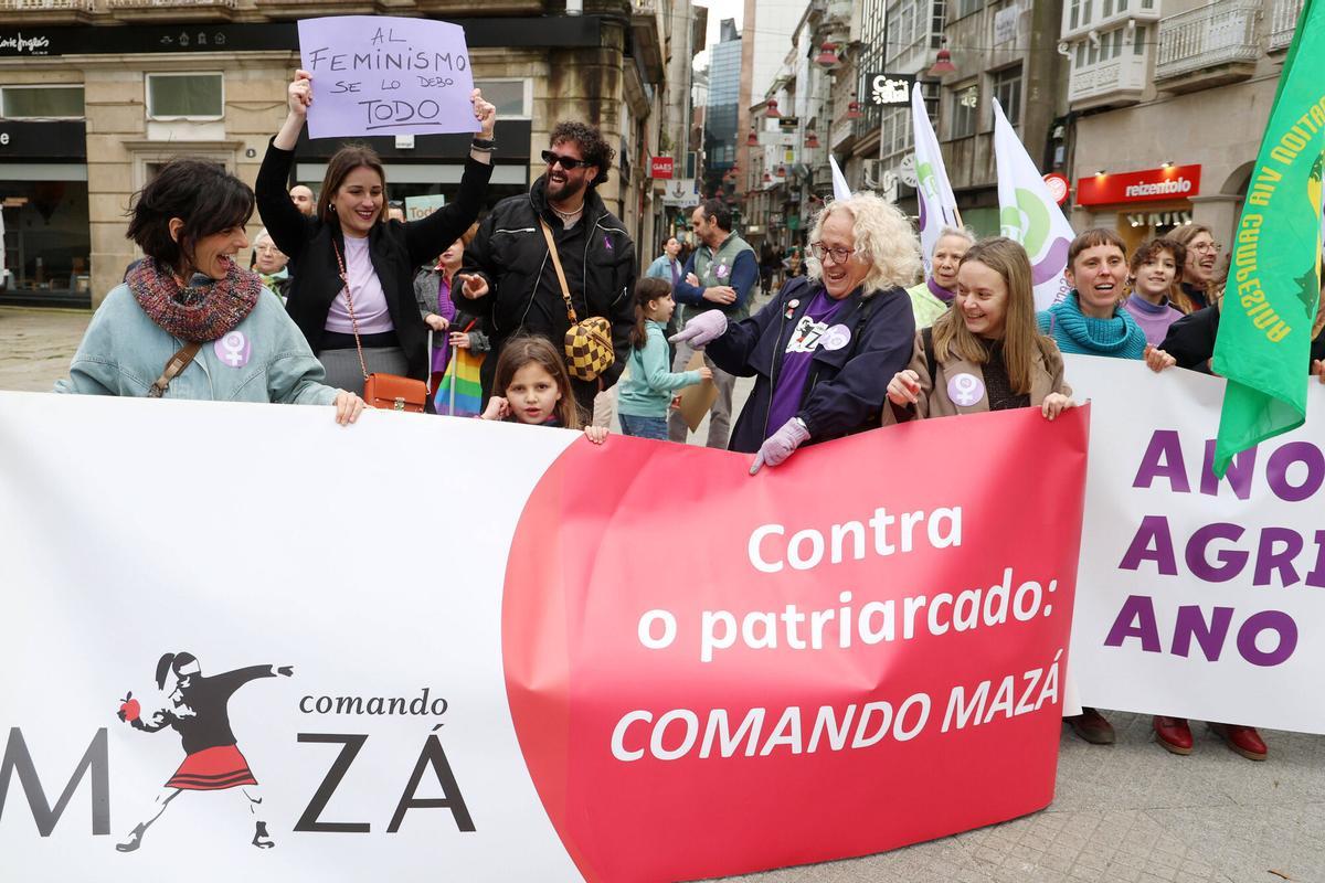 El 8 de marzo, Día Internacional de la Mujer, se celebró en Pontevedra con la participación de miles de personas y dos manifestaciones.