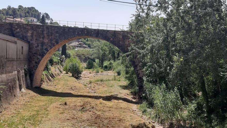 Pont sobre la riera de Marà situat a l’antic camí del Cremallera de Montserrat