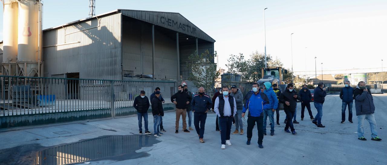 Protesta ante la fábrica de Asturiana de Fertilizantes, Chemastur.