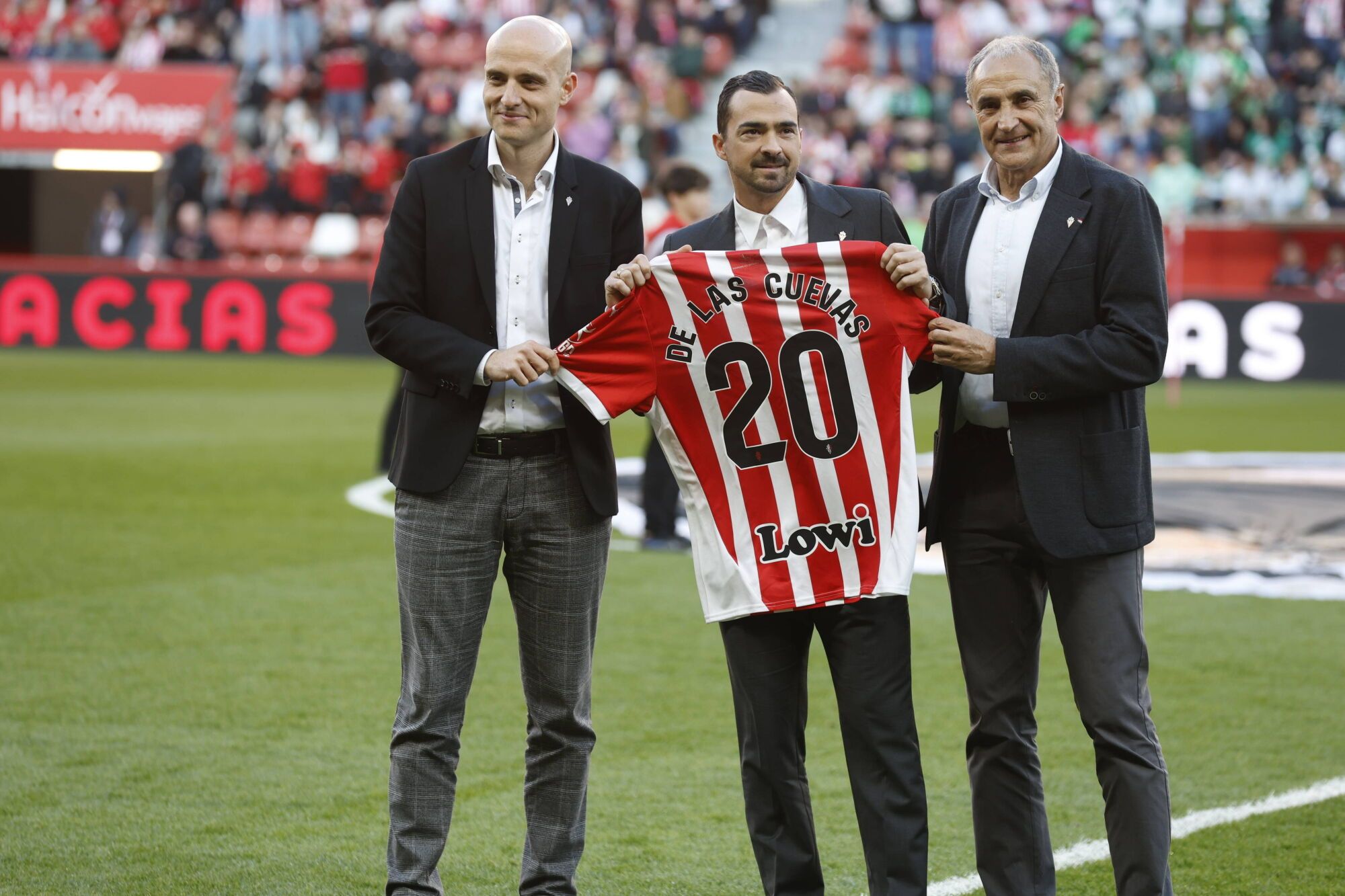 EN IMÁGENES: Ambientazo en el Sporting-Racing de Santander disputado en El Molinón