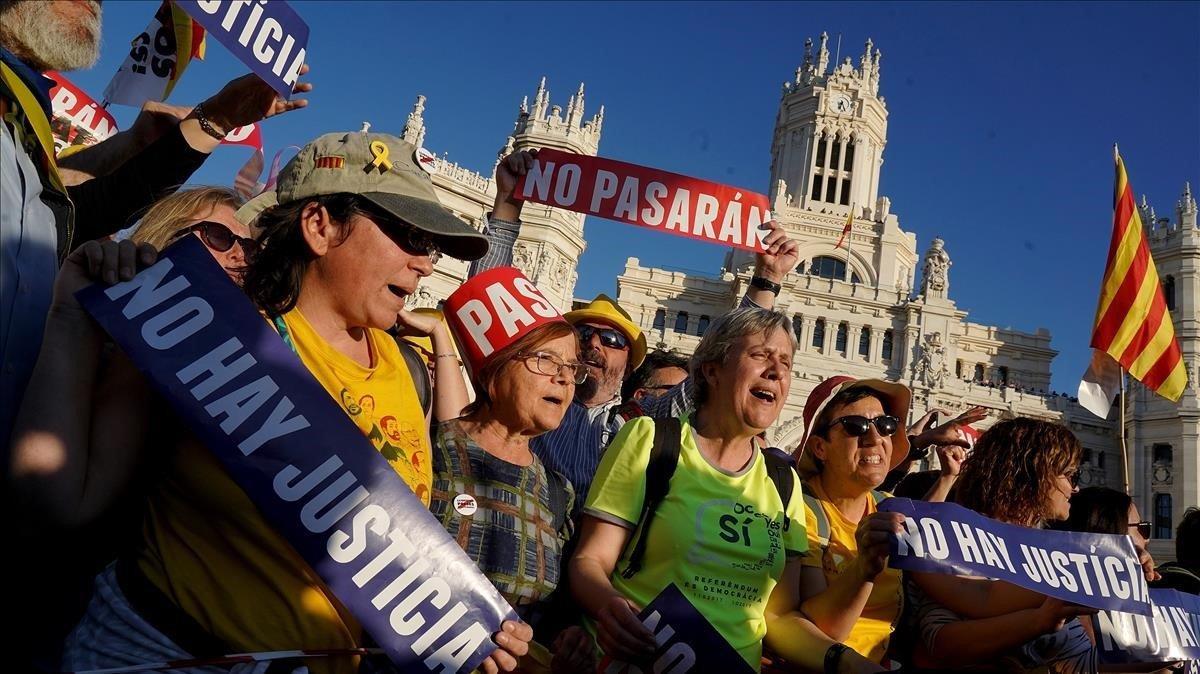 El soberanismo tiñe Madrid de amarillo contra el juicio del ’procés’