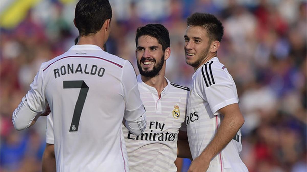 Isco celebra su gol con Cristiano Ronaldo y el canterano Medrán