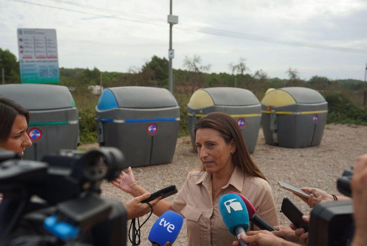 Pepita Torres presenta el sistema de videovigilancia. | M.S