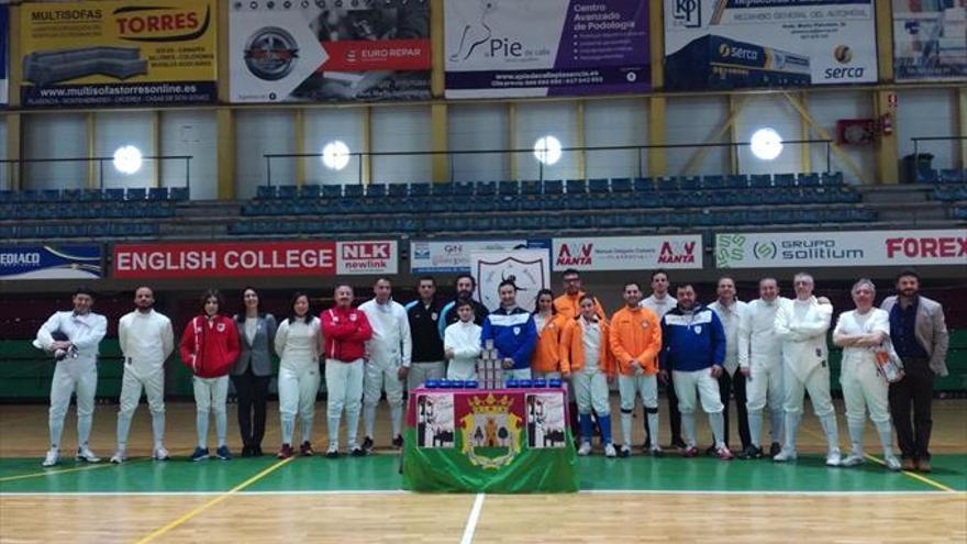 Veinte tiradores participan en el III Torneo de Esgrima Ciudad de Plasencia