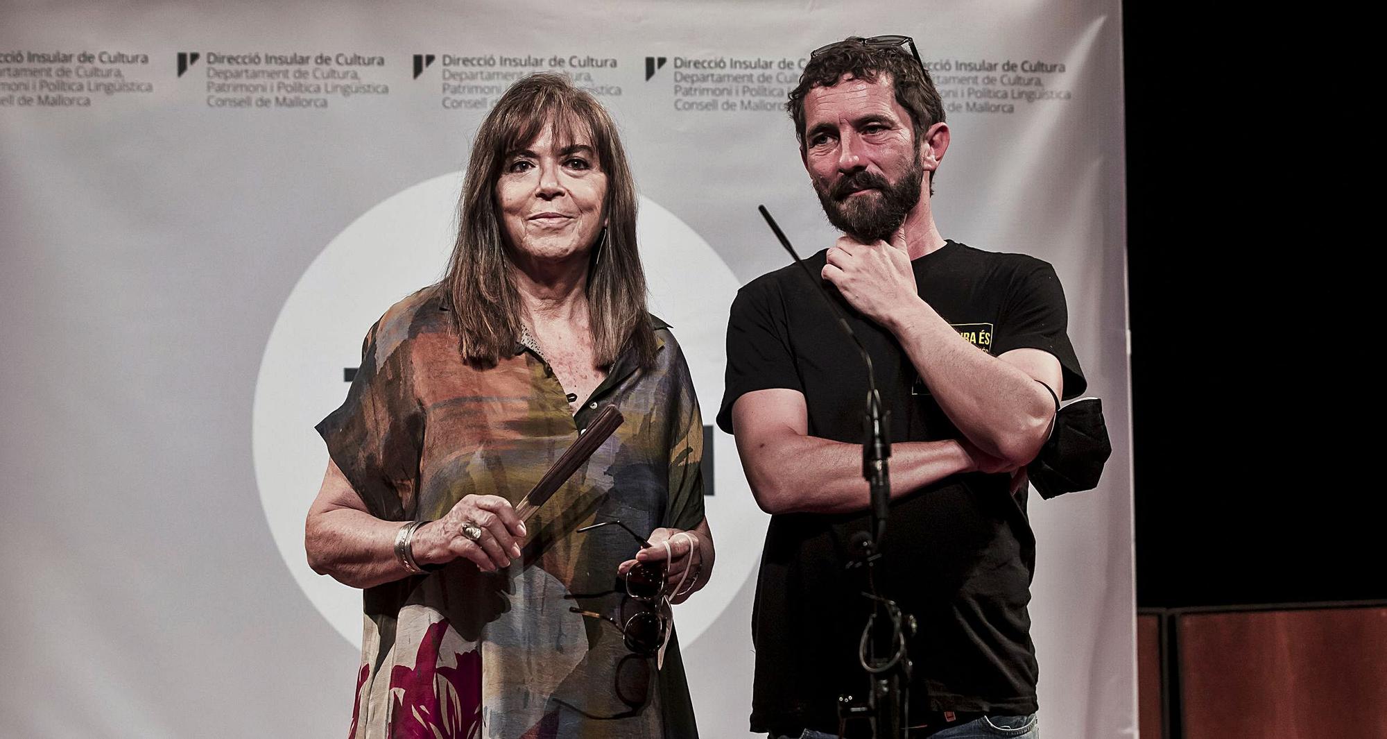 La cantante Maria del Mar Bonet y el guitarrista Borja Penalba, ayer, en Palma. | B. RAMON
