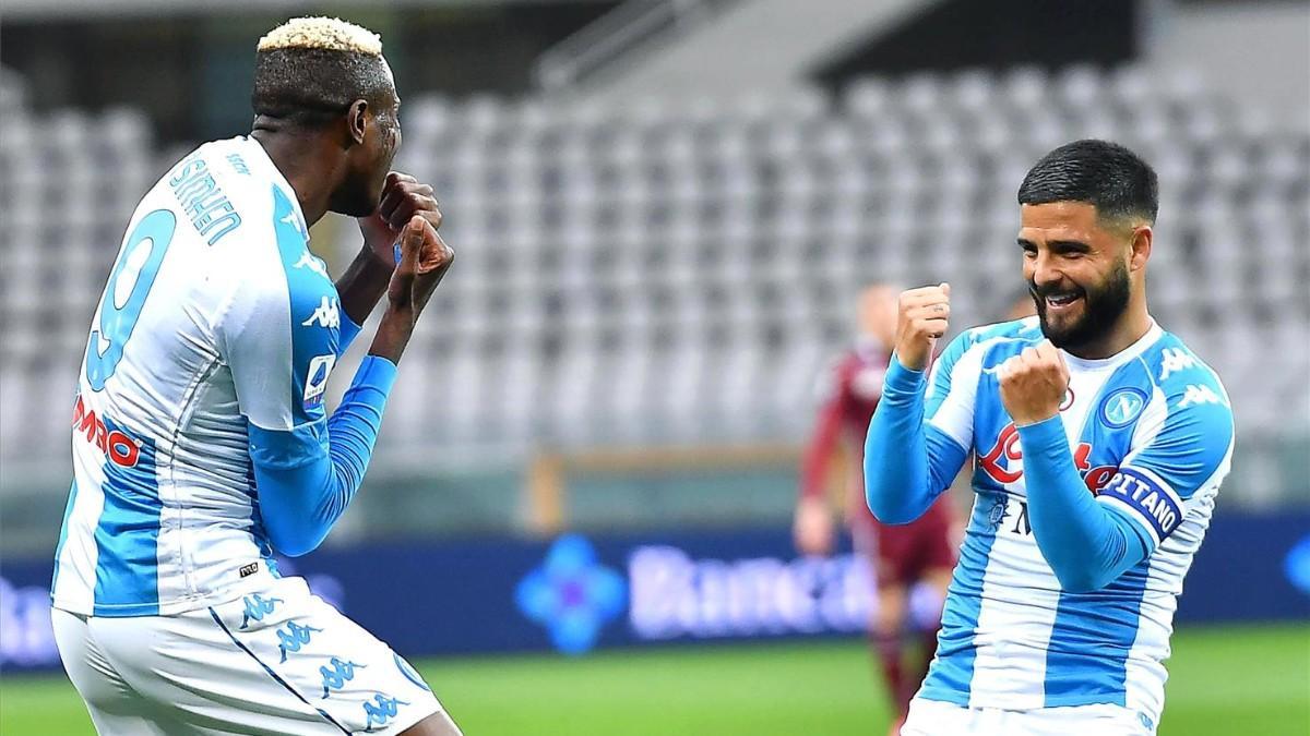 Osimhen festeja un gol del Nápoles con Insigne