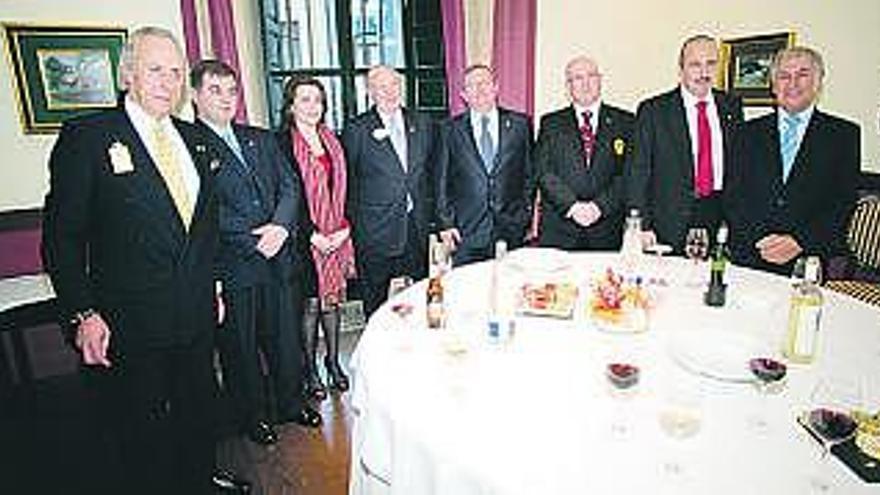 Asistentes a la cena del Club de Leones, ayer, en Avilés.