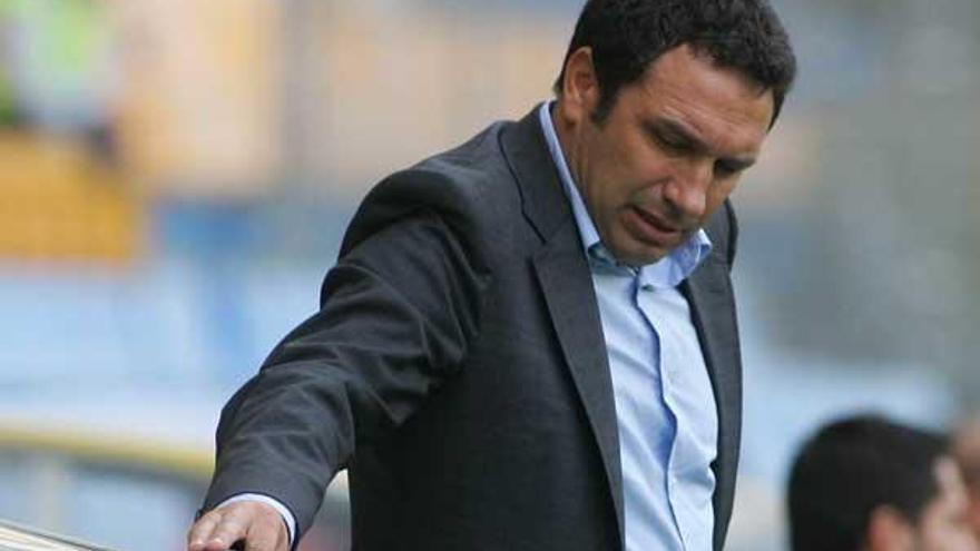 Eusebio Sacristán, en el banquillo del Celta.