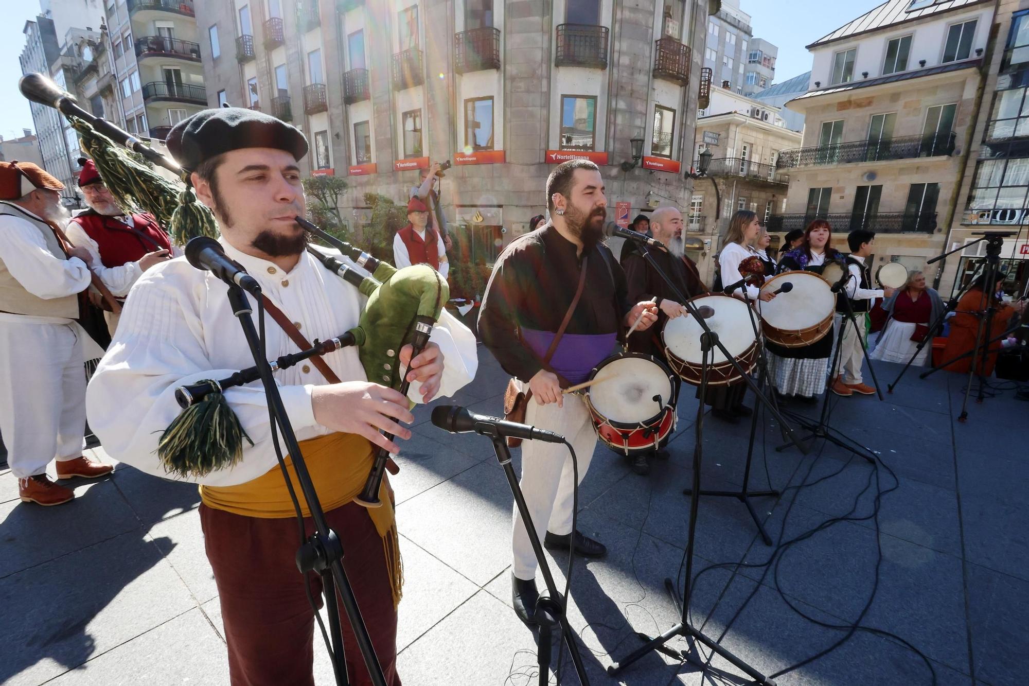 Los escolares vigueses celebran la Reconquistiña