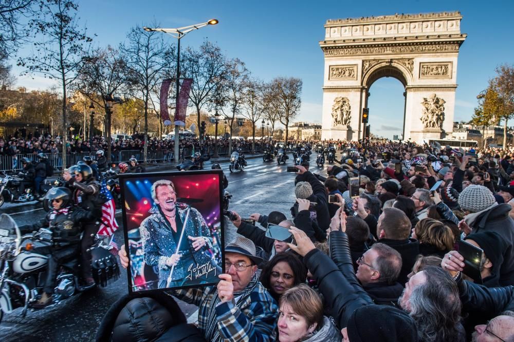 Multitudinario funeral por Johhny Hallyday en París