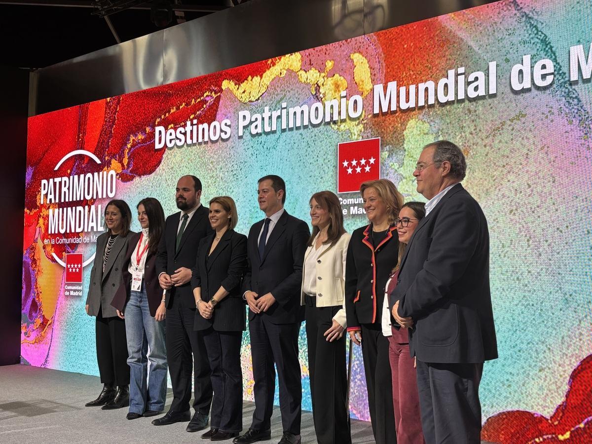 Judith Piquet, alcaldesa, e Isabel Ruiz, concejala de Turismo, representando a Alcalá