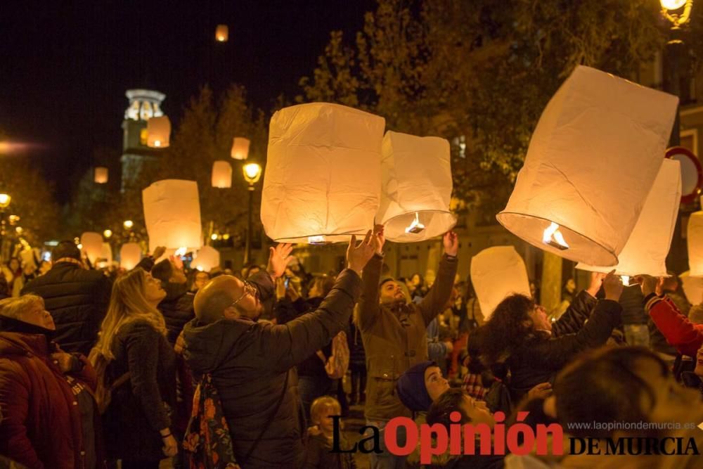 Farolillos solidarios y llegada de Papa Noel en Ca