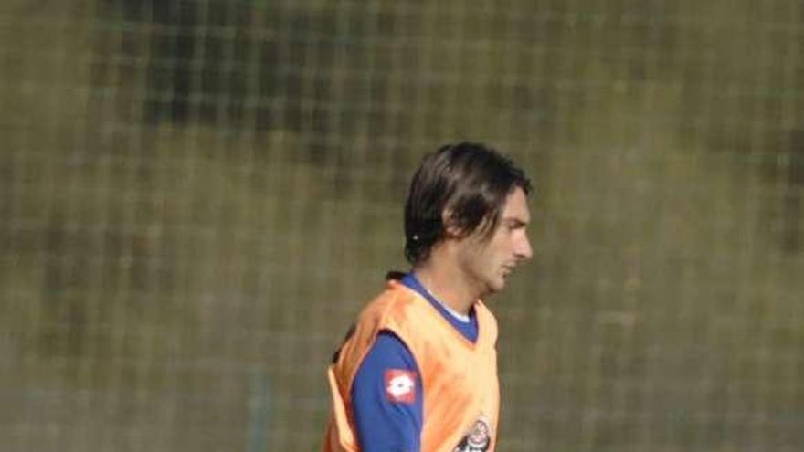 Colotto, con el balón en un entrenamiento. / fran martínez