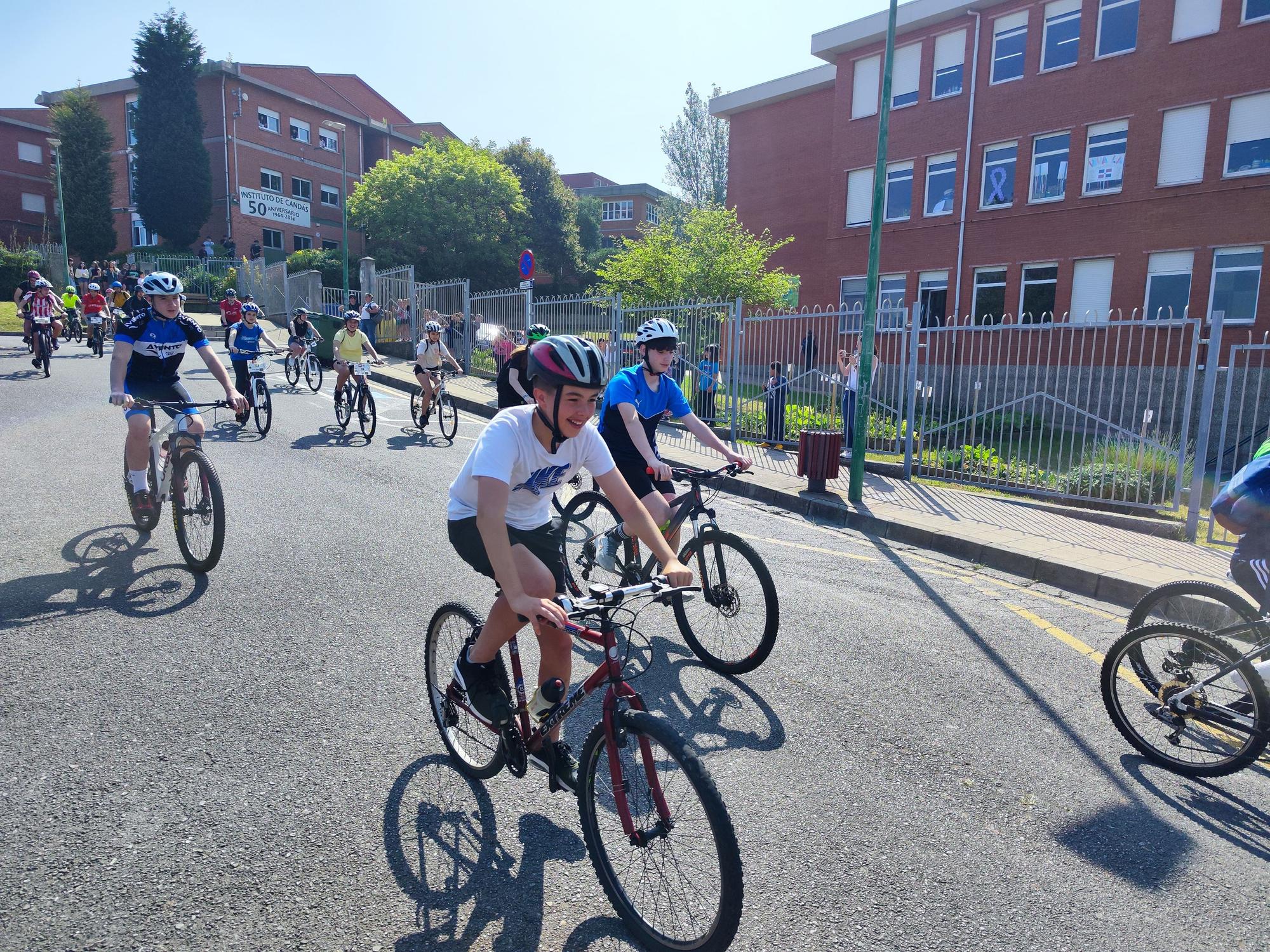 Candás cambi las aulas por la bicicleta