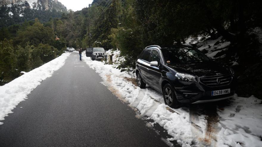 Los mallorquines salen a jugar con la nieve