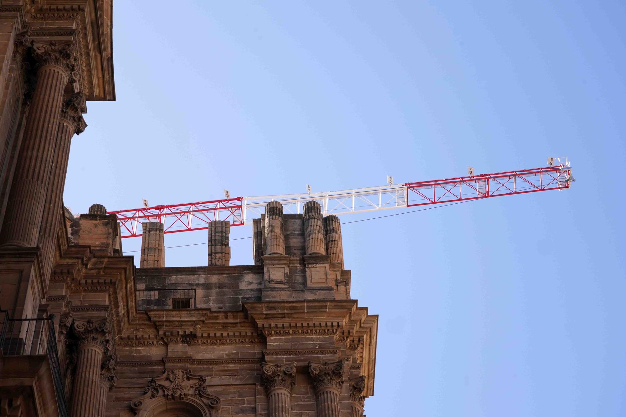 Comienzan oficialmente los trabajos para construir el nuevo tejado para la Catedral de Málaga.