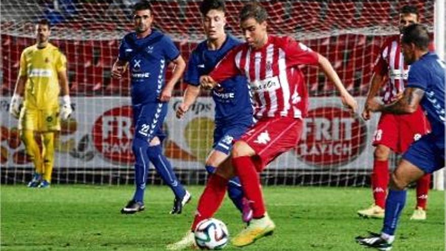 Cristian Gómez controla una pilota en una acció del partit del curs passat de Copa contra el Tenerife.