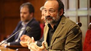 BARCELONA 29/04/2022 Política. Acto de Òmnium sobre el Catalan Gate con los abogados Benet Salellas, Andreu Van den Eynde, Gonzalo Boye y Antoni Abat. El independentismo organiza hoy un acto en el Aula Magna de la Universidad de Barcelona, con la participación de abogados que representan a ERC, JxCat, la CUP y entidades que han denunciado ser víctimas de espionaje político a través del programa de ciberespionaje Pegasus. FOTO de RICARD CUGAT