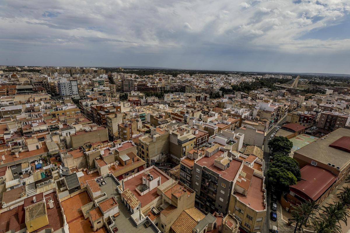 Una vista aérea del casco urbano de Elche, en una imagen de archivo.