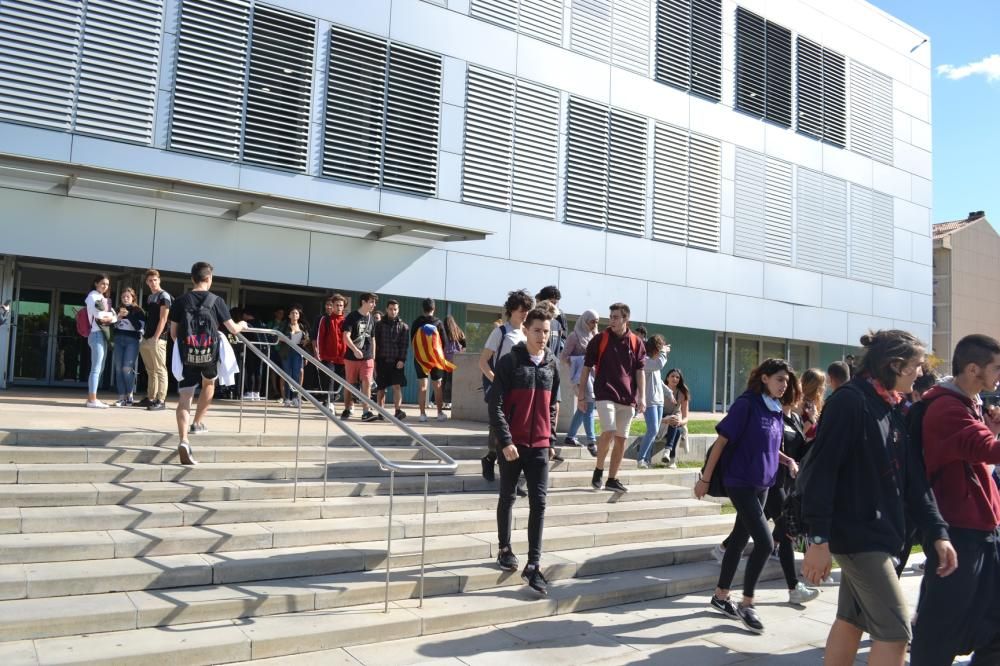 Els estudiants buiden les aules i tornen a tallar el trànsit a Manresa