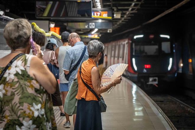 Reabre el pasillo que conecta la L1 y L3 del metro en plaza Catalunya tras dos meses de obras