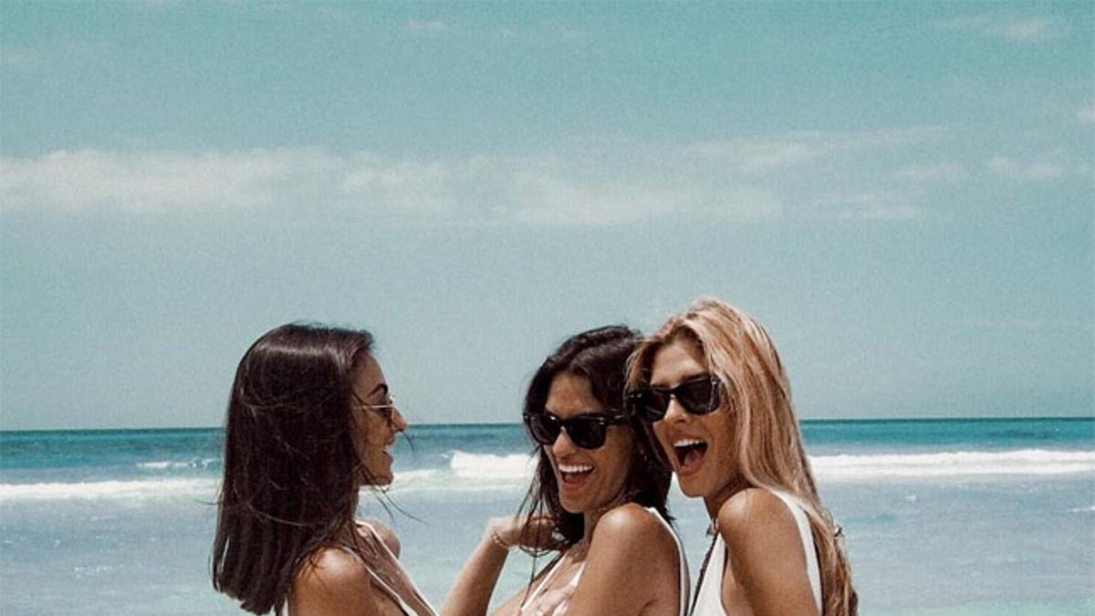 Las 'influencers' Meri Lozano, Marta Lozano y Teresa Andrés Gonzalvo en bikini