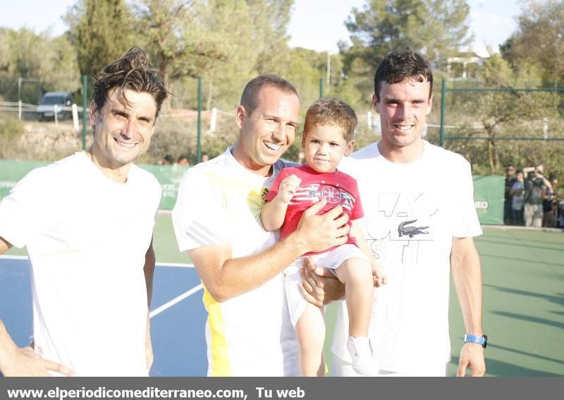 GALERÍA DE FOTOS- Bautista desata la locura peloteando con Ferrer en La Coma