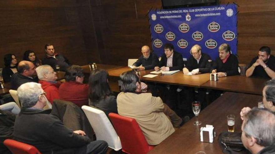 Imagen de una Asamblea de la Federación de Peñas.