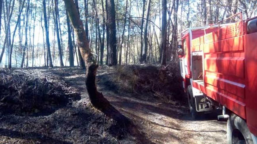 Las tareas de extinción duraron hasta las 16:00 horas