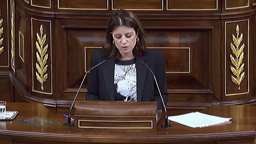 Lastra reprocha a Iglesias su abstención y éste responde desde su escaño: "¡Qué poca vergüenza!"