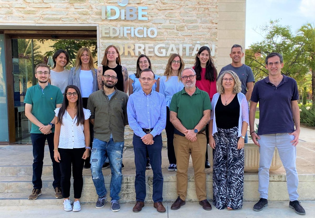 Los investigadores del estudio en el Idibe.