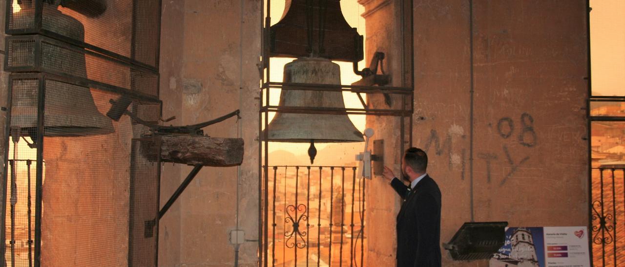 Zona de campanas de la torre de la antigua colegial de San Patricio.