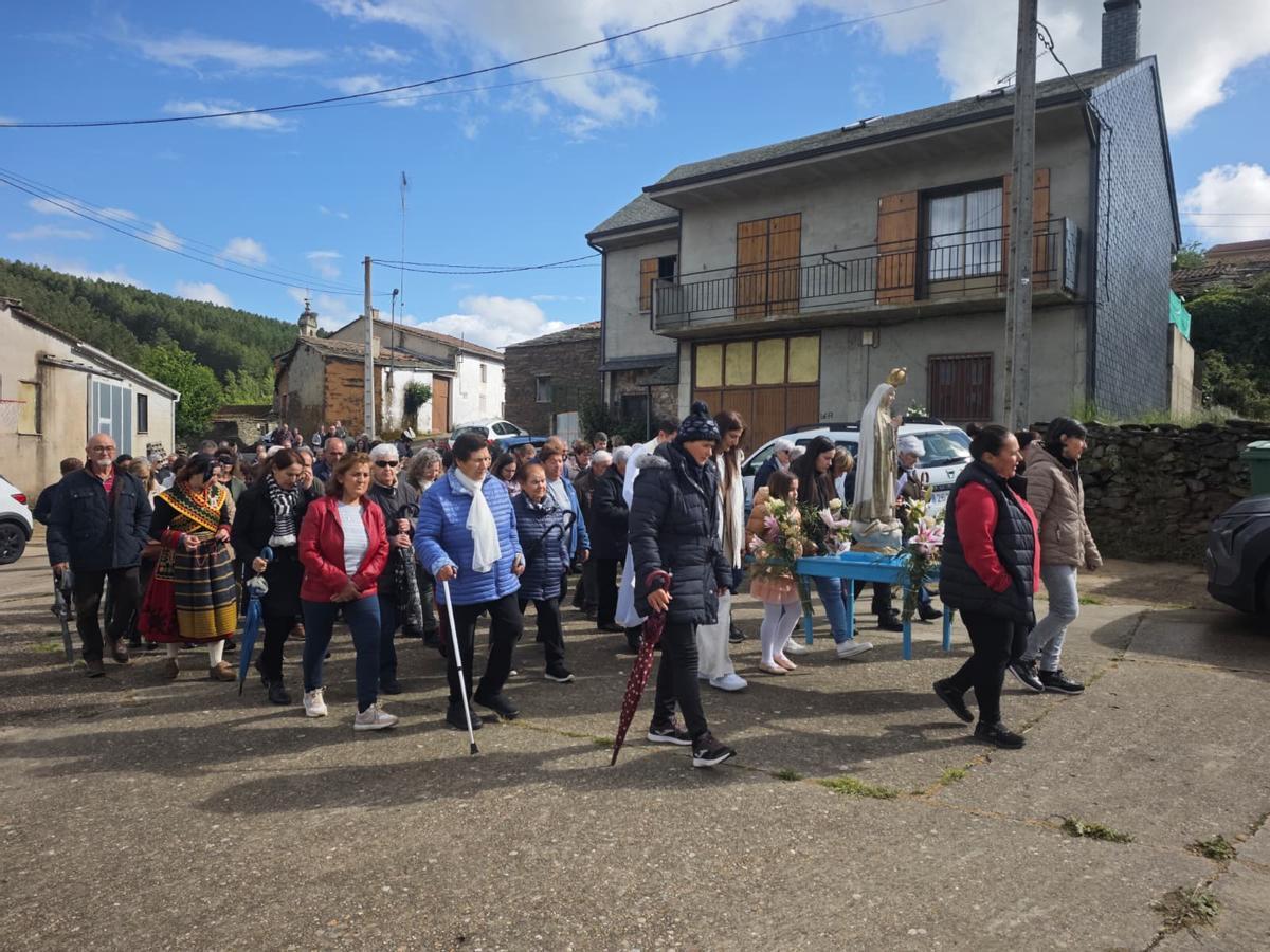 La romeria de la Virgen de Fátima en Fradellos: una devoción en auge desde 1976 La romeria de la Virgen de Fátima en Fradellos: una devoción en auge desde 1976