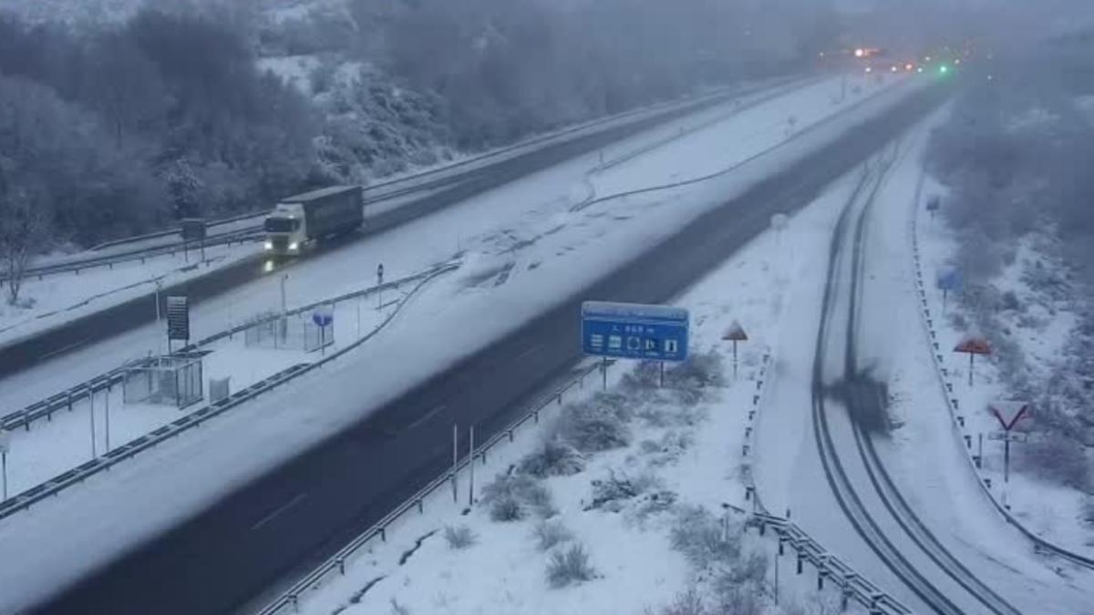 La A-52, a la altura de Padornelo, a primera hora de este martes