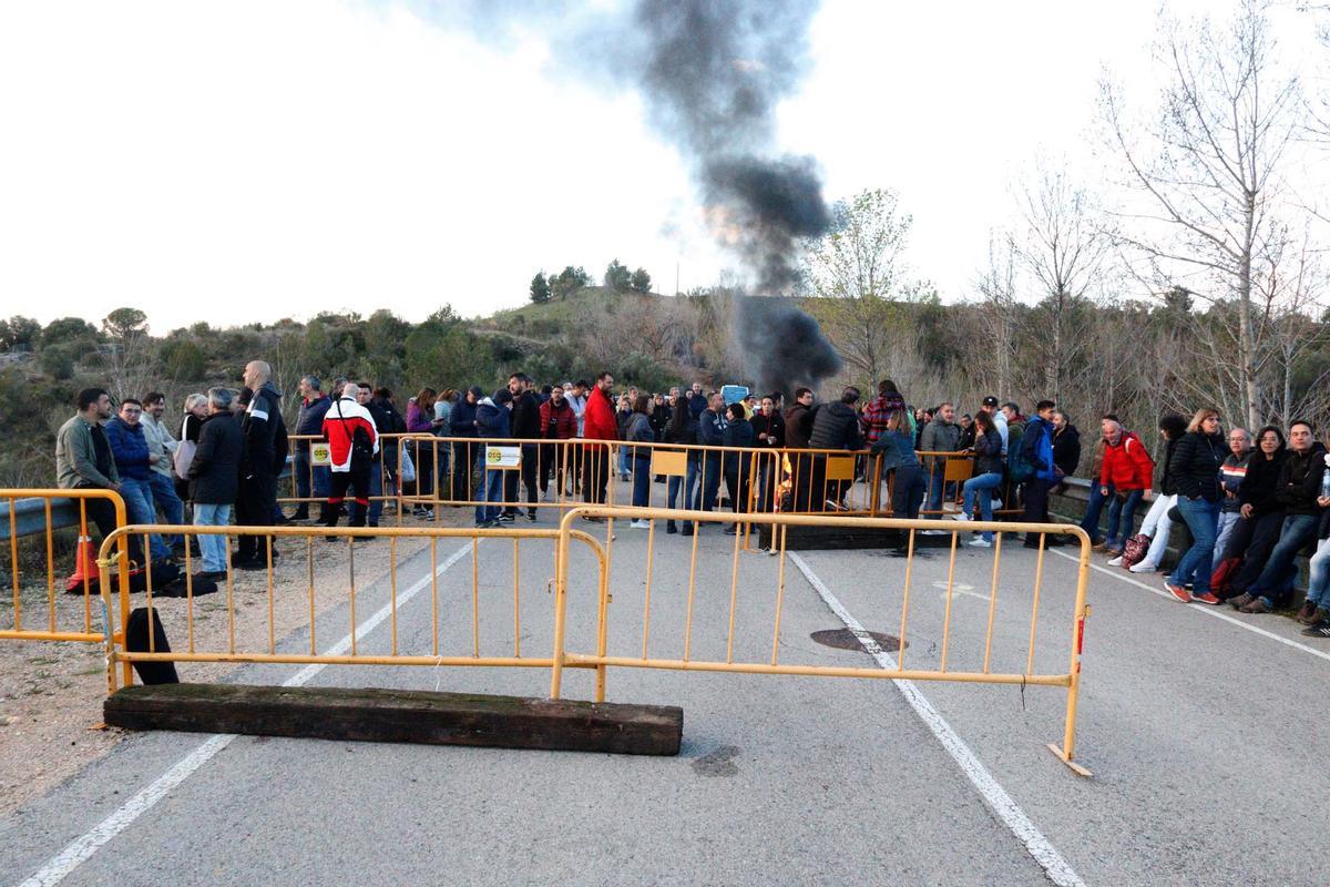 Funcionarios de prisiones bloquean otro día las prisiones catalanas