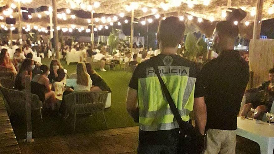 La Policía sanciona al  20 % de los locales de ocio nocturno que inspecciona