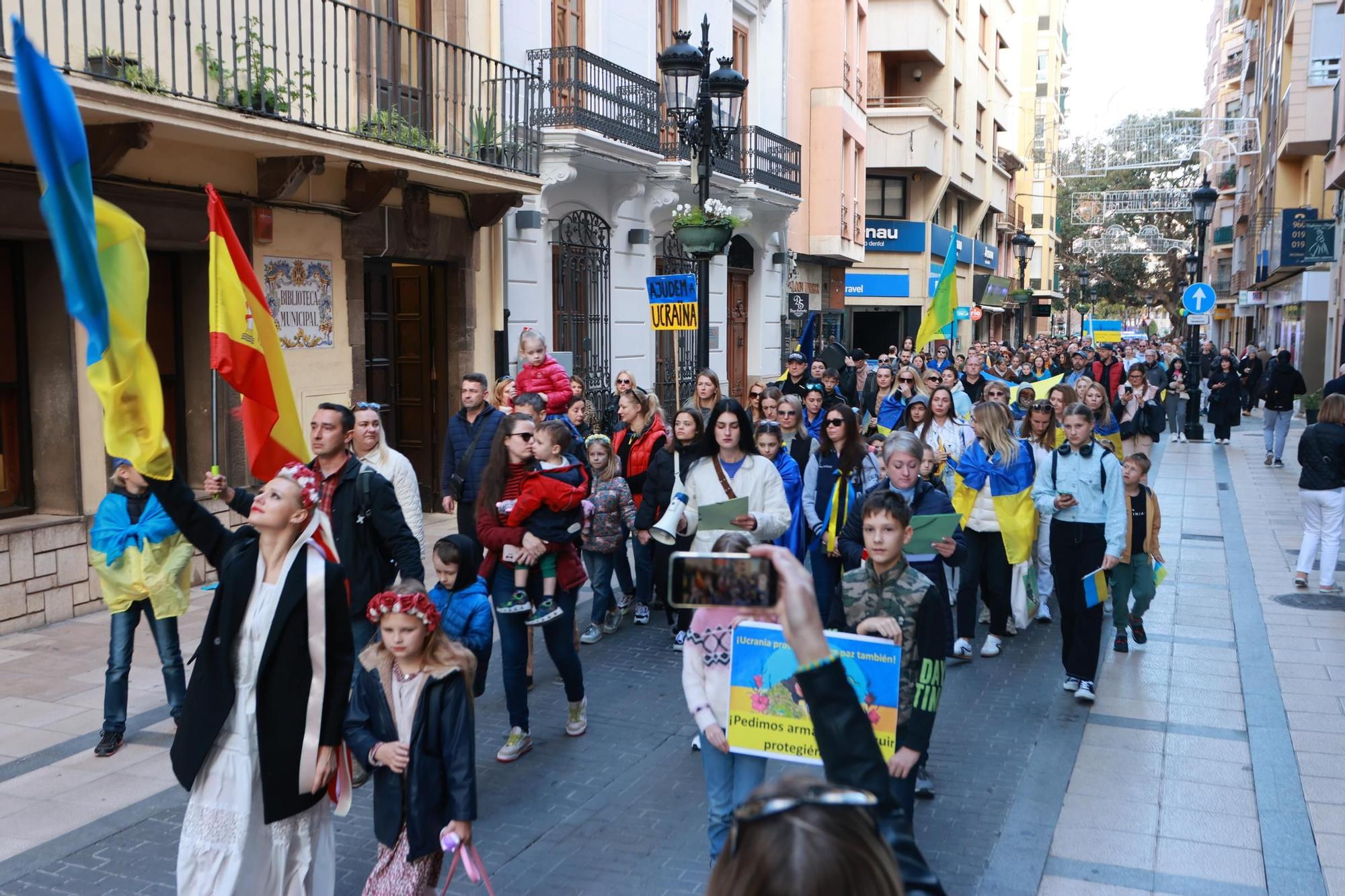 Cientos de castellonenses se manifestan por la paz en Ucrania