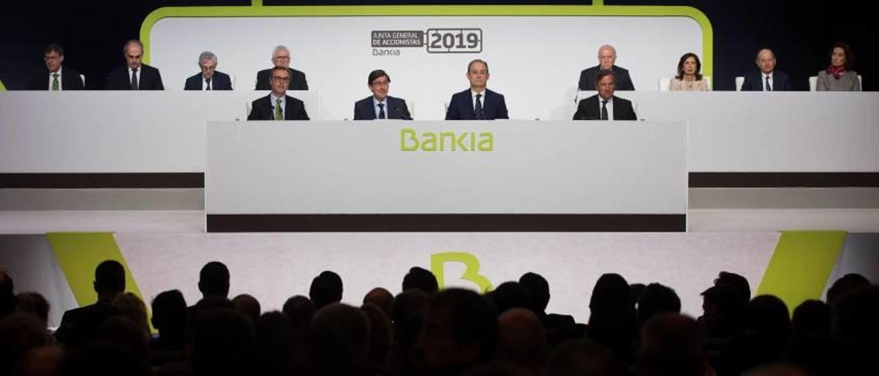 El consejo de administración de Bankia presidió la junta de accionistas, ayer, en el Palacio de Congresos de València.