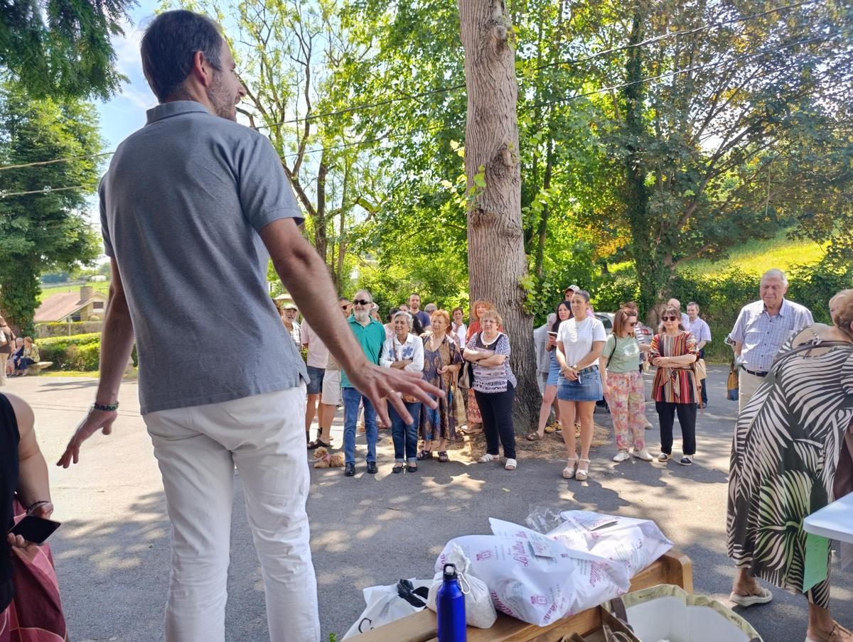 Tiñana, en Siero, recauda 601 euros en su subasta de San Antonio
