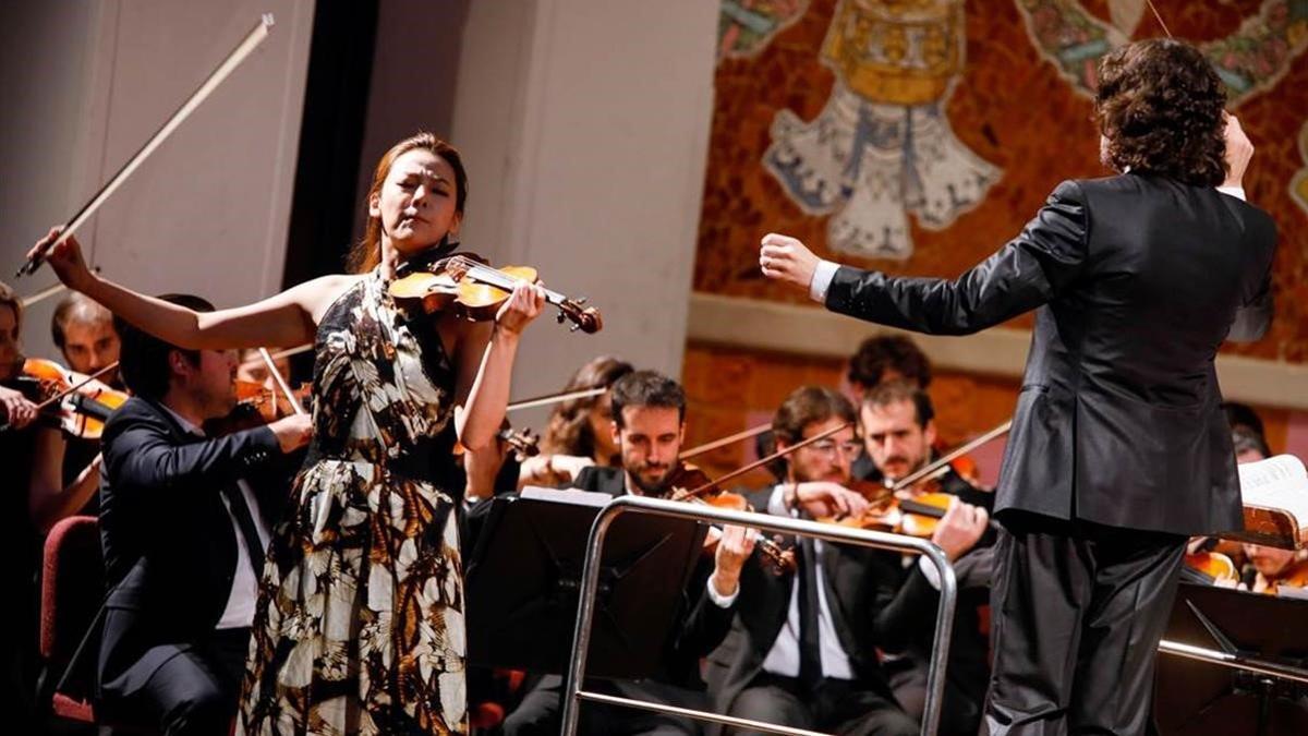 La Orquestra Simfonica Camera Musicae con la violinista Clara-Jumi Kang  en el Palau de la Musica