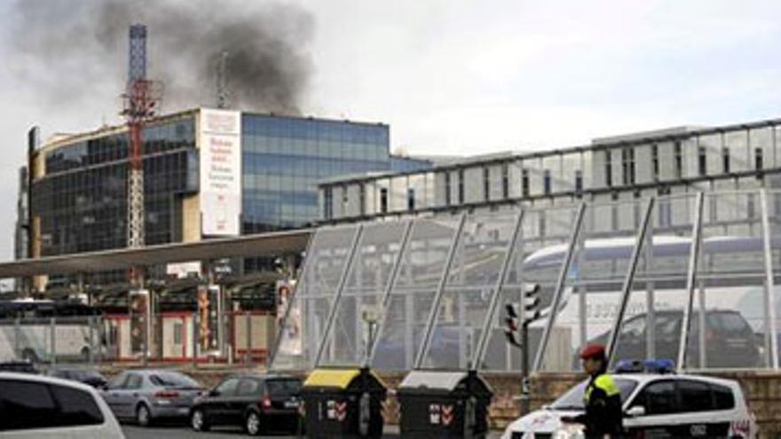 ETA despide el 2008 con una furgoneta bomba en la sede de la televisión vasca en Bilbao