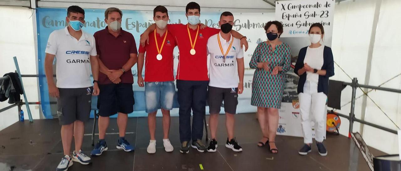 Raúl Ojeda y Josep Salom, junto al tercer clasificado tras la entrega de trofeos