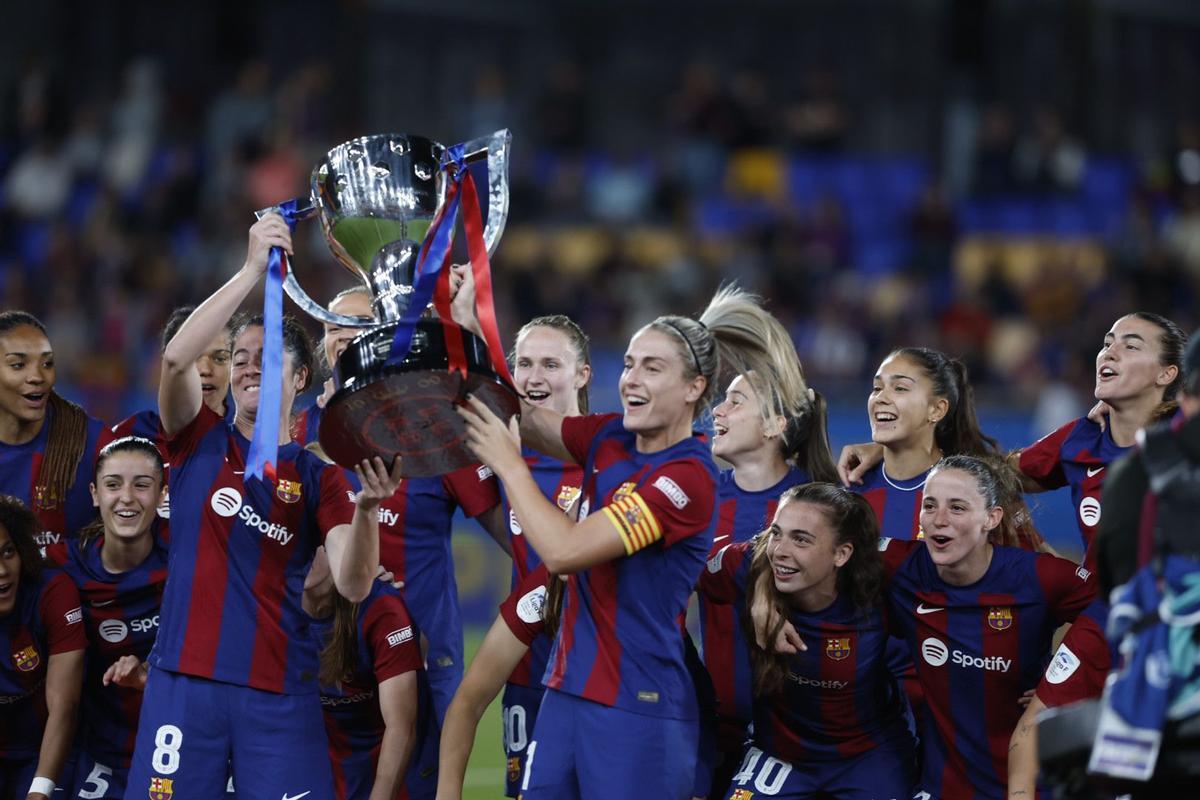 Así fue la entrega del trofeo de Liga F al FC Barcelona Así fue la entrega del trofeo de Liga F al FC Barcelona