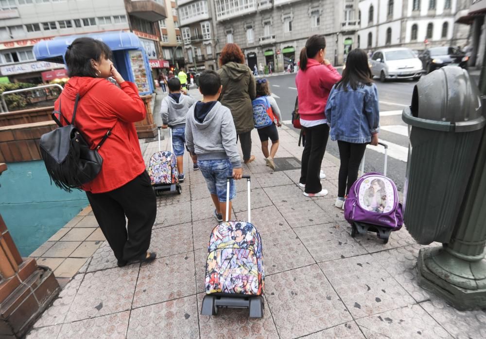 Unos 370.000 alumnos vuelven a las aulas gallegas con la incoporación de alumnos de Infantil y Primaria, y ESO, Bachillerato, FP el jueves.